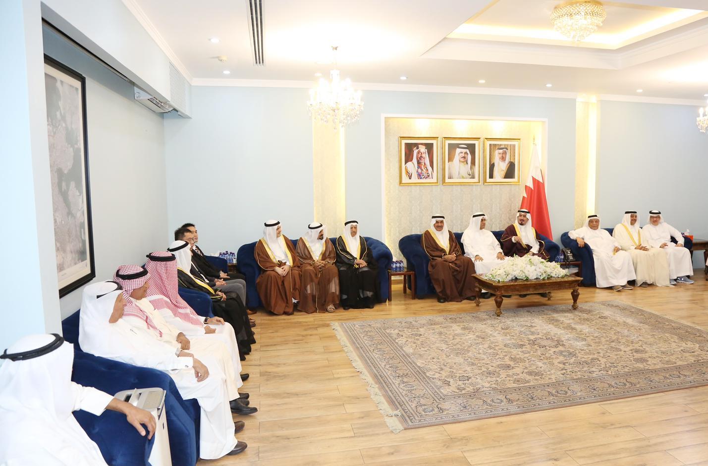 محافظ العاصمة يستقبل الأهالي في مجلس المحافظة الأسبوعي<